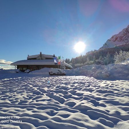 Rifugio Trifoglio Ass. Ostelli Lombardia Valtorta Luaran gambar